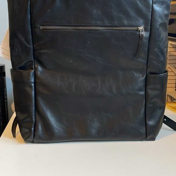 FP Minimalist bag in Black - Picture 2 of 5